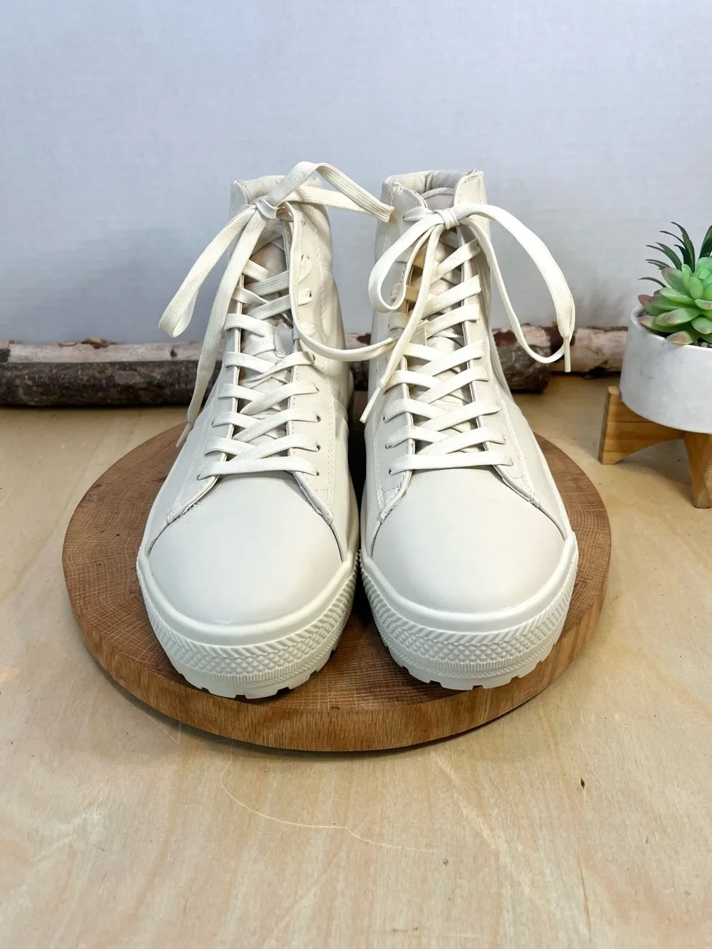 Zara modern statement